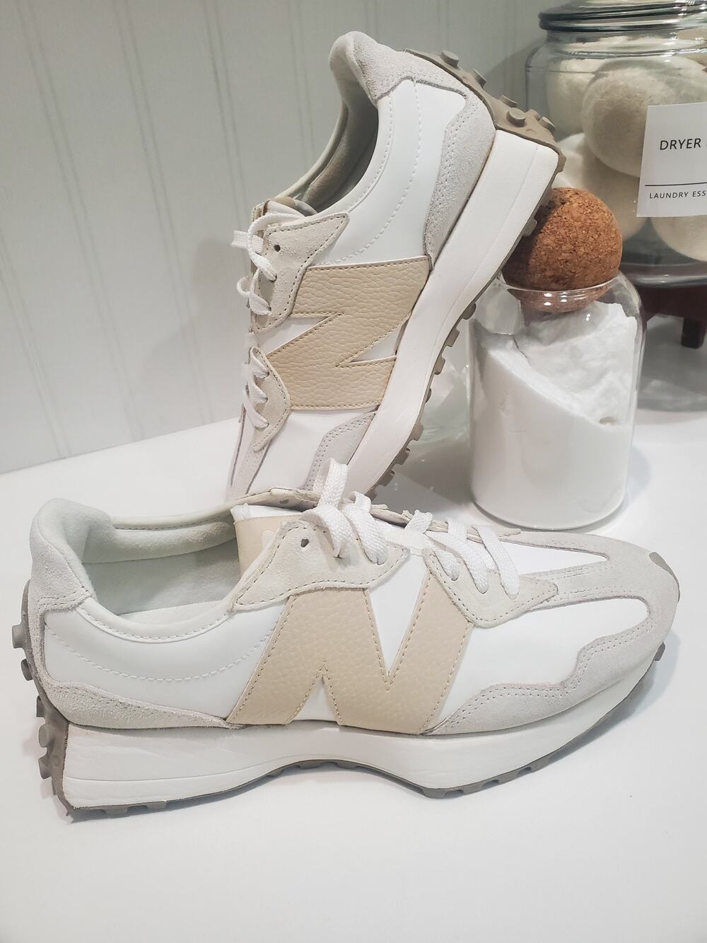 New Balance 327 Lifestyle Sneakers size 9